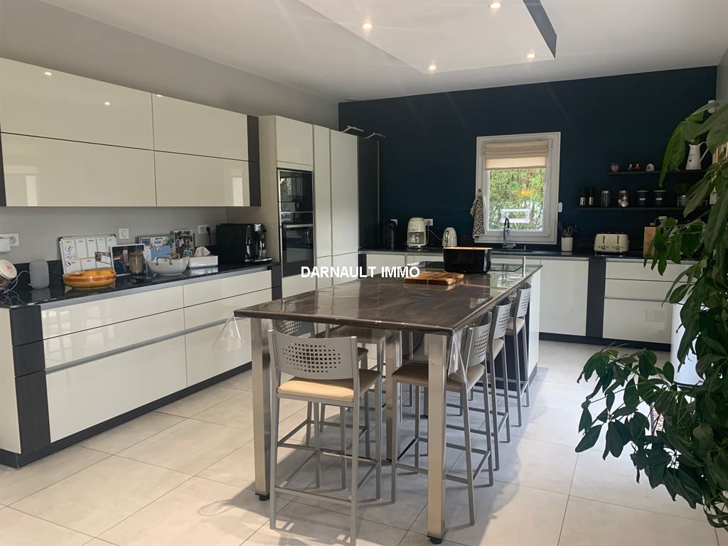 maison 8 pièces en vente sur VOISINS LE BRETONNEUX (78960)