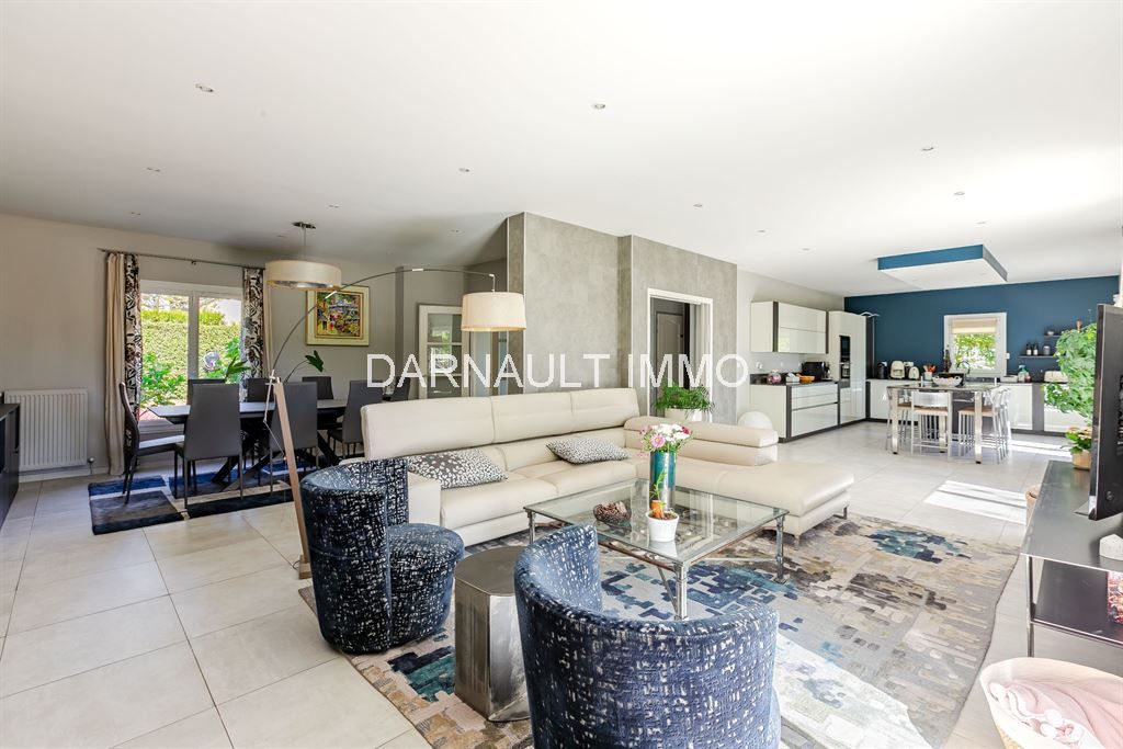 maison 8 pièces en vente sur VOISINS LE BRETONNEUX (78960)