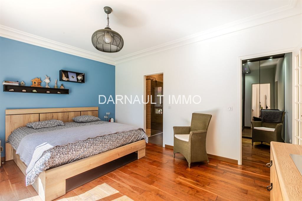 maison 8 pièces en vente sur VOISINS LE BRETONNEUX (78960)