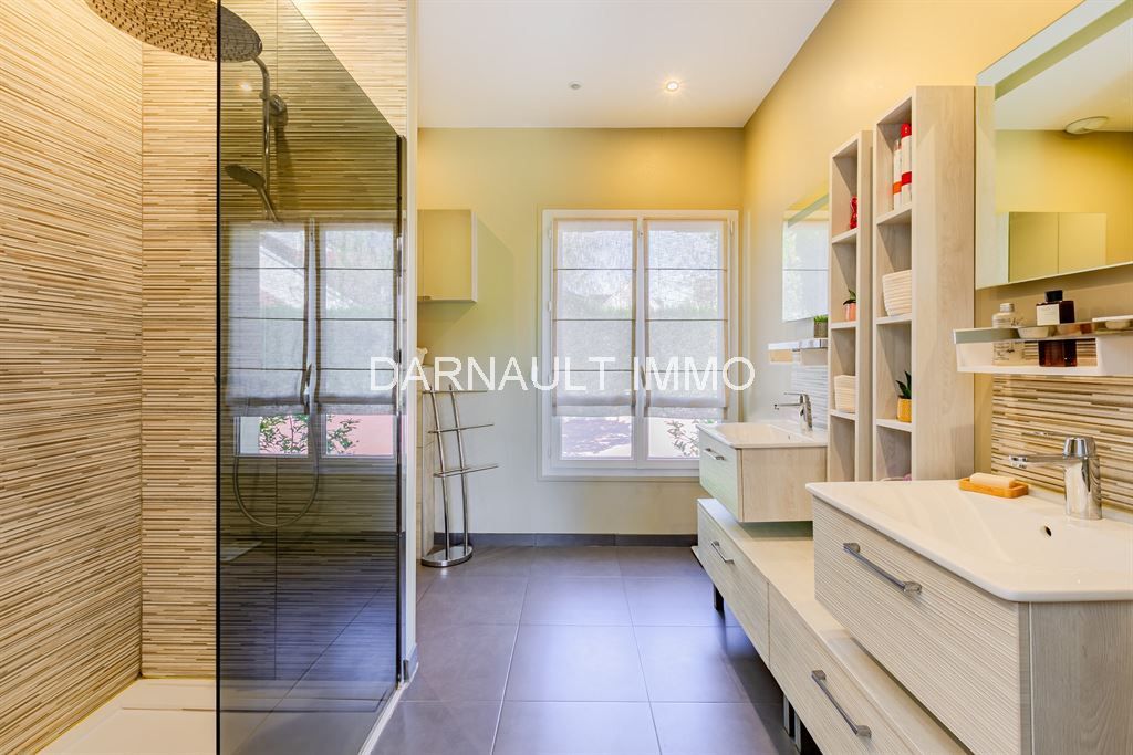 maison 8 pièces en vente sur VOISINS LE BRETONNEUX (78960)